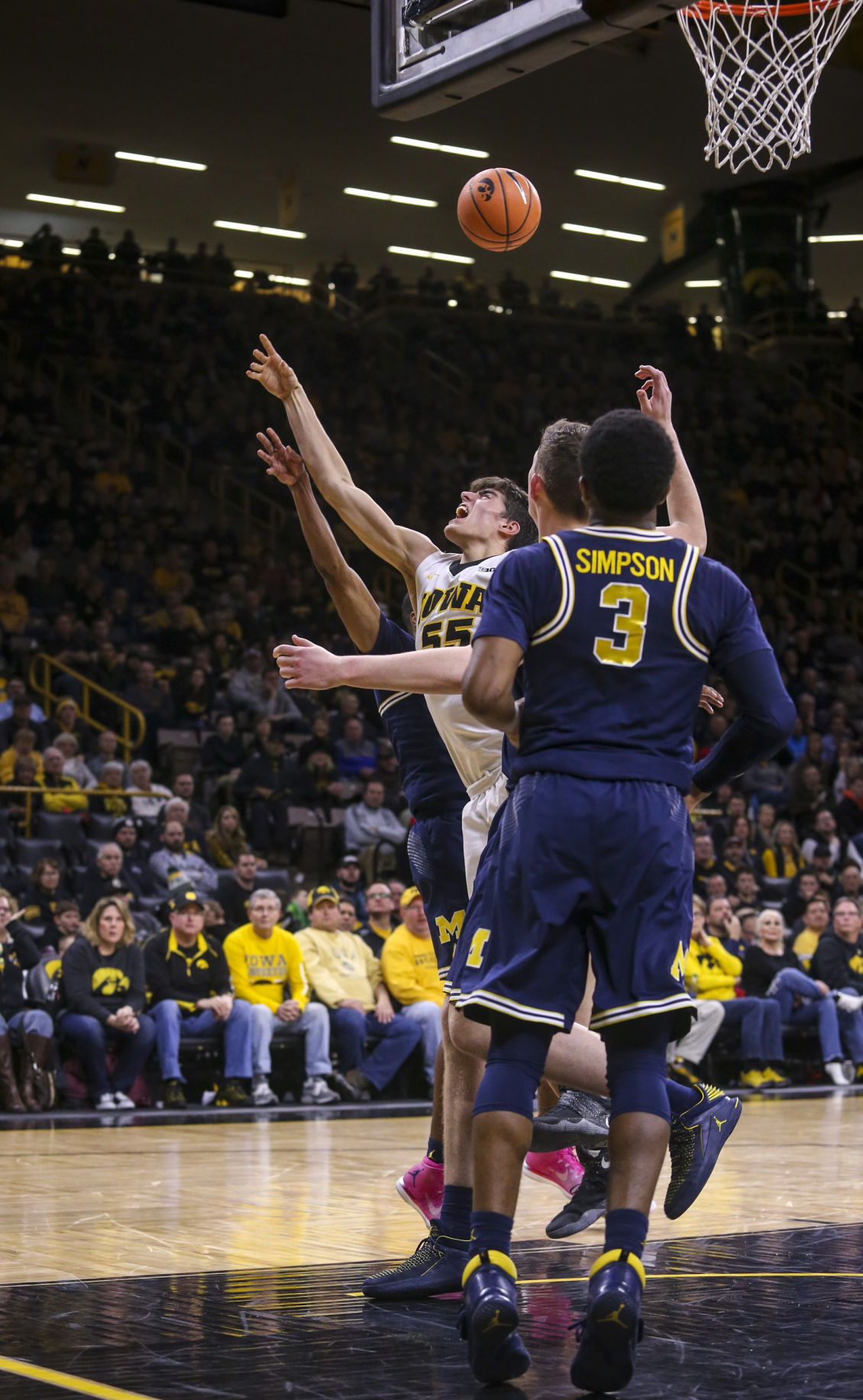 010218-IOWA-BASKETBALL-014